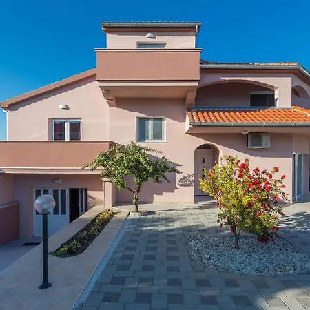 Caper Villa *