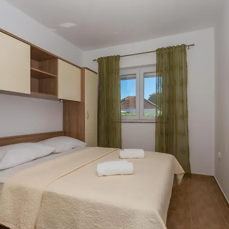 Caper Biograd na Moru