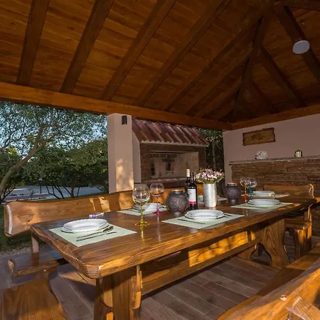 Villa Caper *
