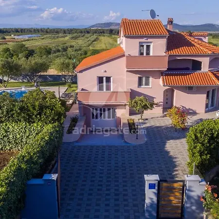 Villa Caper *