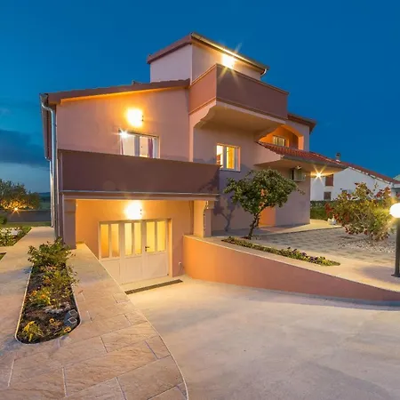 Villa Caper